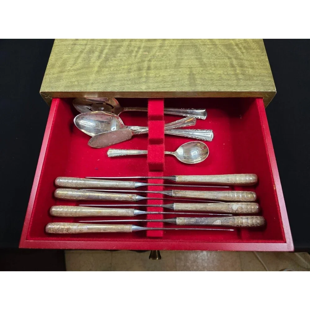VTG Holmes & Edwards May Queen Silverplate Flatware Set w/Chest 1950s 56 Pc Set